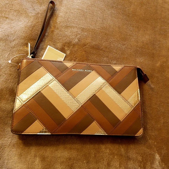 Michael Kors Handbags - Michael Kors Clutch